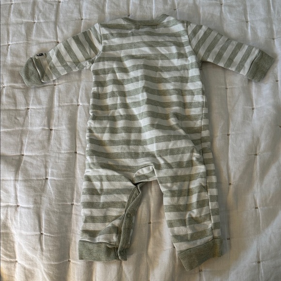 8 piece 3-6mo. Cozy Baby Boy Clothes (023) - Picture 5 of 16